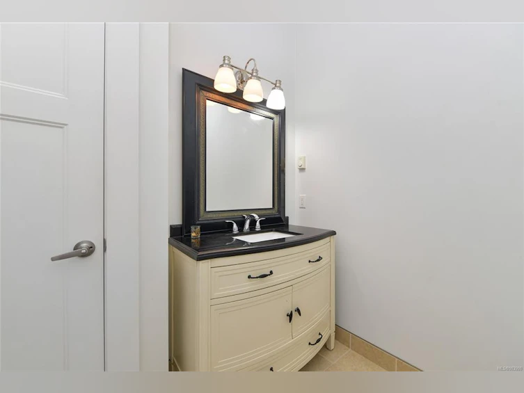 737 Vancouver Street, Victoria, BC, V8V 3V4 - 12