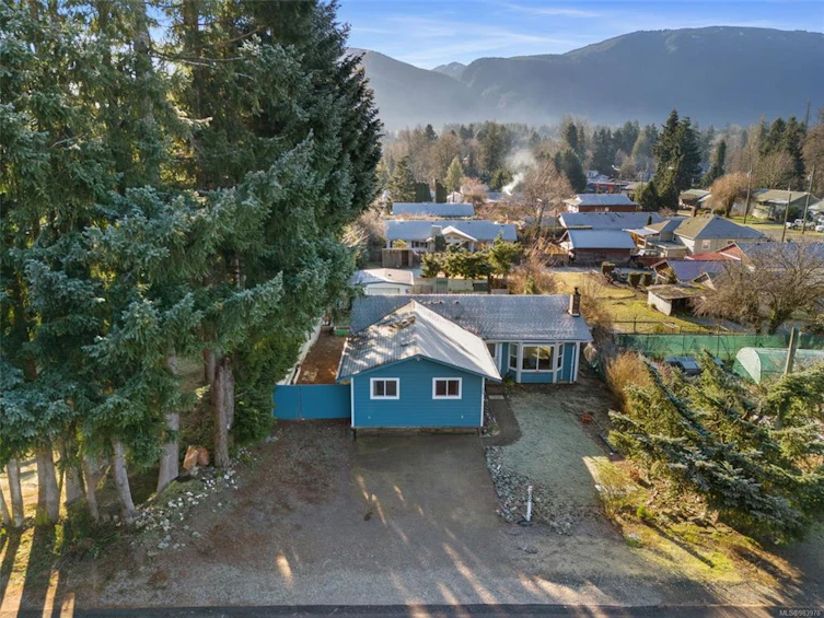 200 Oak Lane, Lake Cowichan, BC, V0R 2G0 - 5