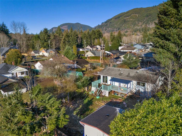 200 Oak Lane, Lake Cowichan, BC, V0R 2G0 - 11