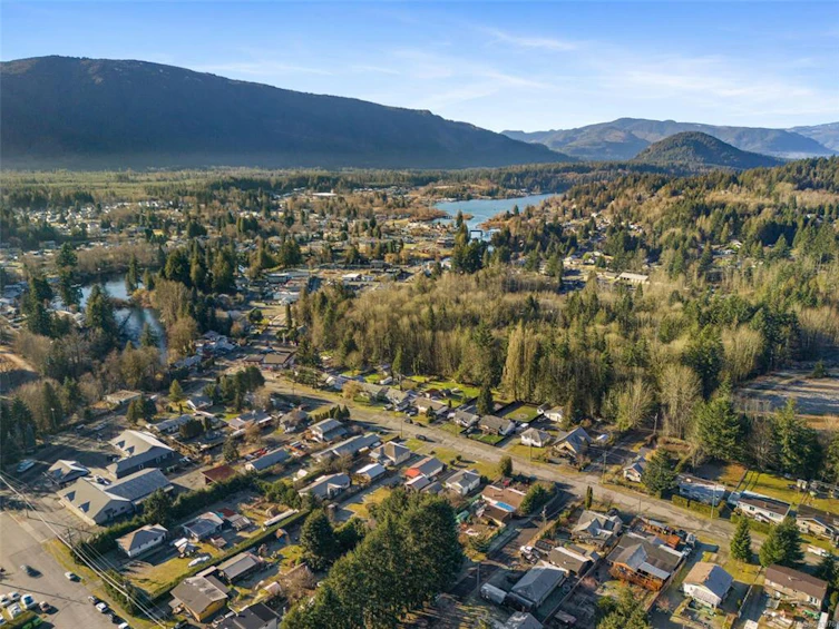 200 Oak Lane, Lake Cowichan, BC, V0R 2G0 - 39