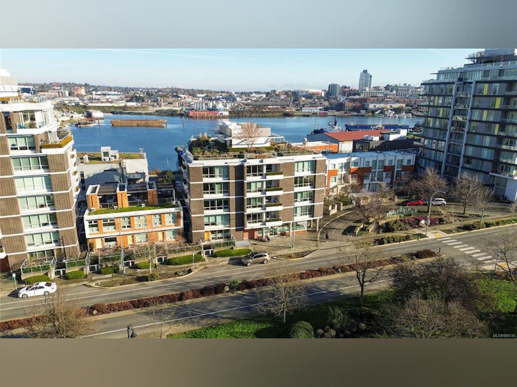 304-391 Tyee Road, Victoria, BC, V9A 0A9