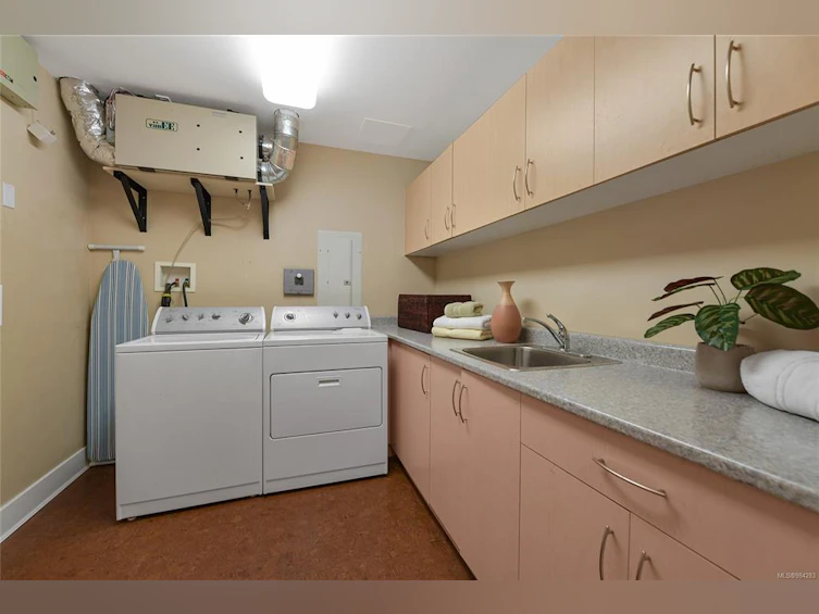 202-5316 Sayward Hill Crescent, Saanich, BC, V8Y 3H8 - 39