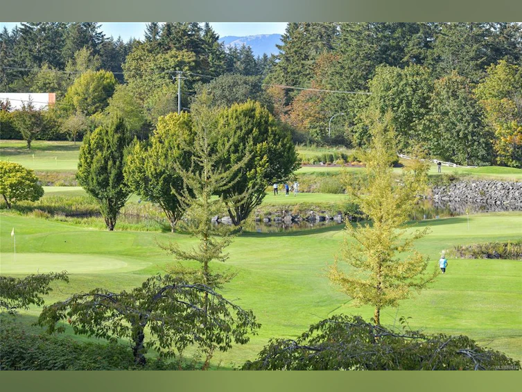 202-5316 Sayward Hill Crescent, Saanich, BC, V8Y 3H8 - 43