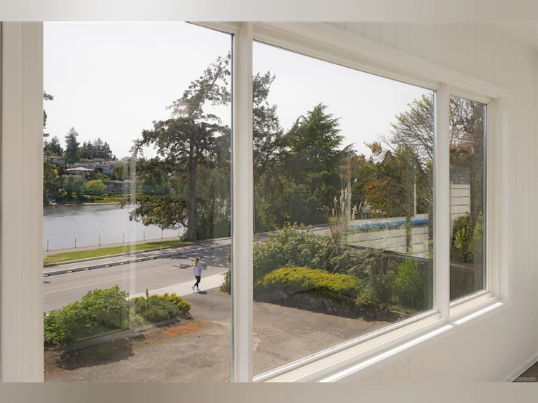 586 W Gorge Road, Saanich, BC, V9A 1N4 - 23