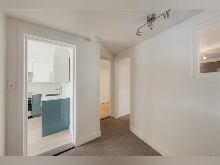 586 W Gorge Road, Saanich, BC, V9A 1N4 - 51