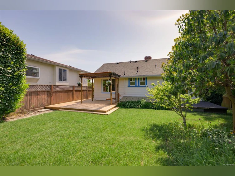 586 W Gorge Road, Saanich, BC, V9A 1N4 - 65