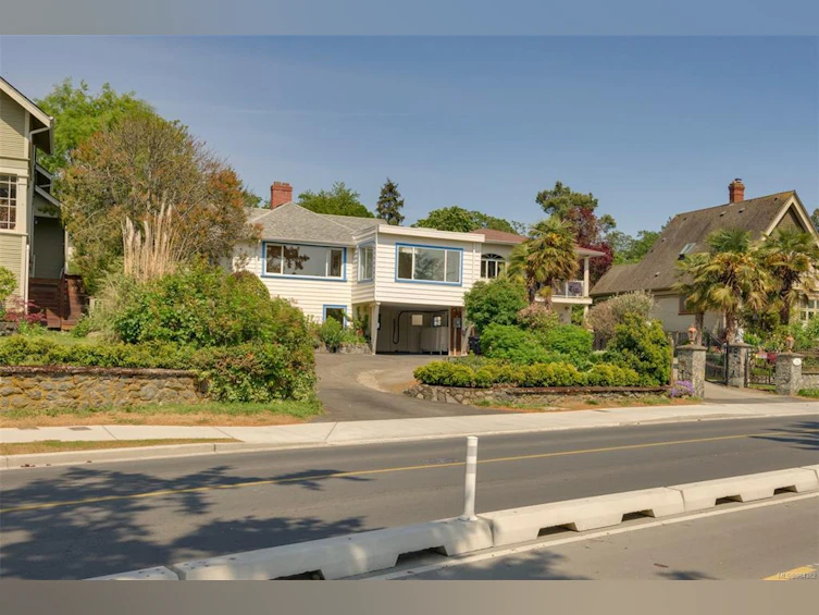586 W Gorge Road, Saanich, BC, V9A 1N4 - 76