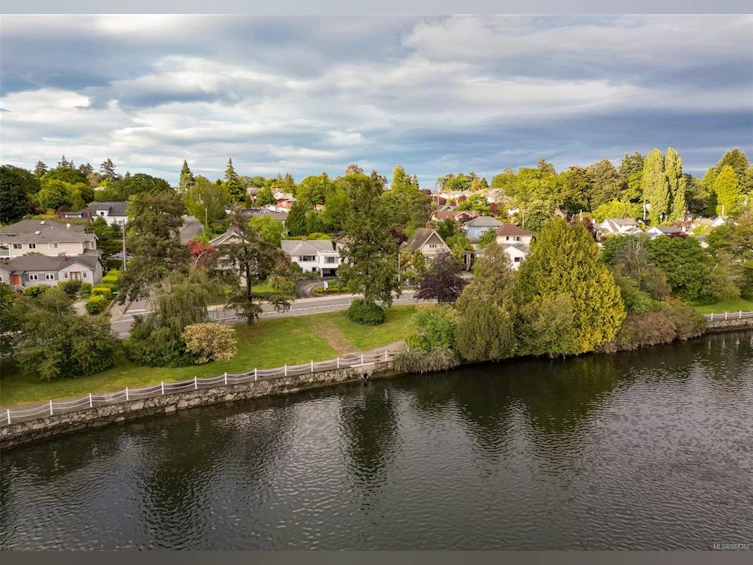 586 W Gorge Road, Saanich, BC, V9A 1N4 - 83