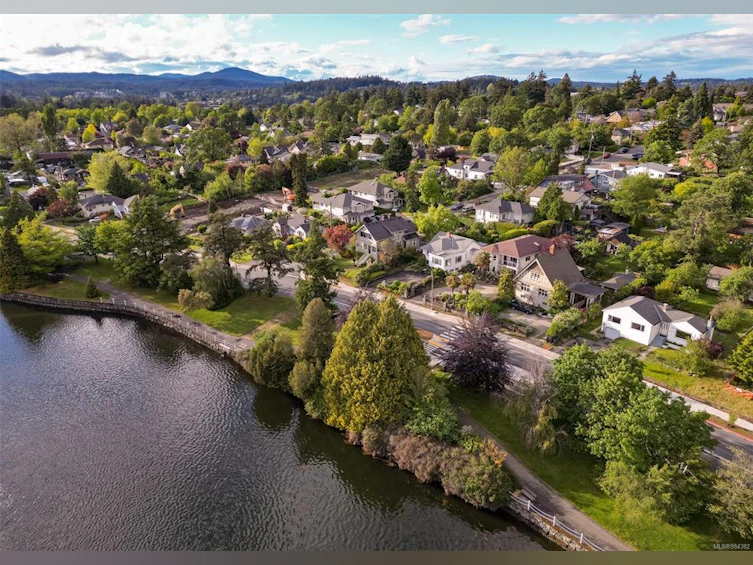 586 W Gorge Road, Saanich, BC, V9A 1N4 - 85
