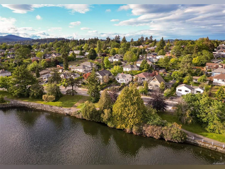 586 W Gorge Road, Saanich, BC, V9A 1N4 - 87