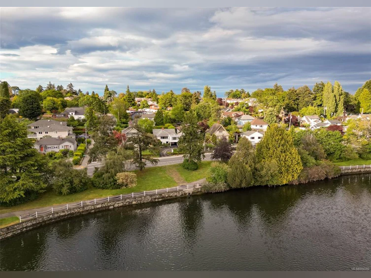 586 W Gorge Road, Saanich, BC, V9A 1N4 - 88