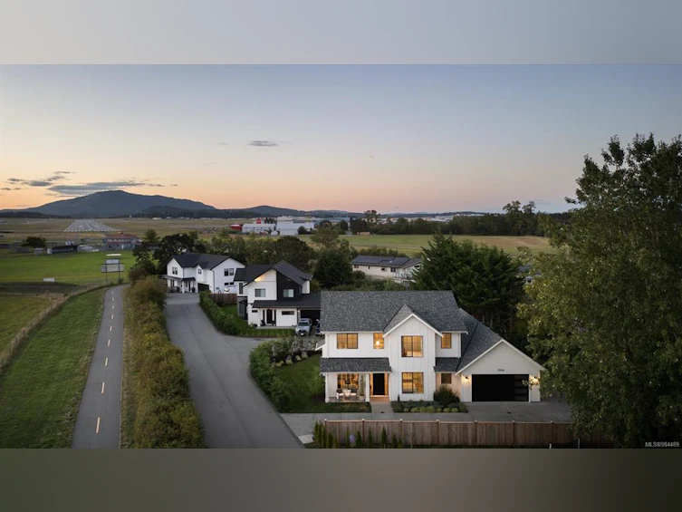 9344 East Saanich Road, North Saanich, BC, V8L 1H9 - 5