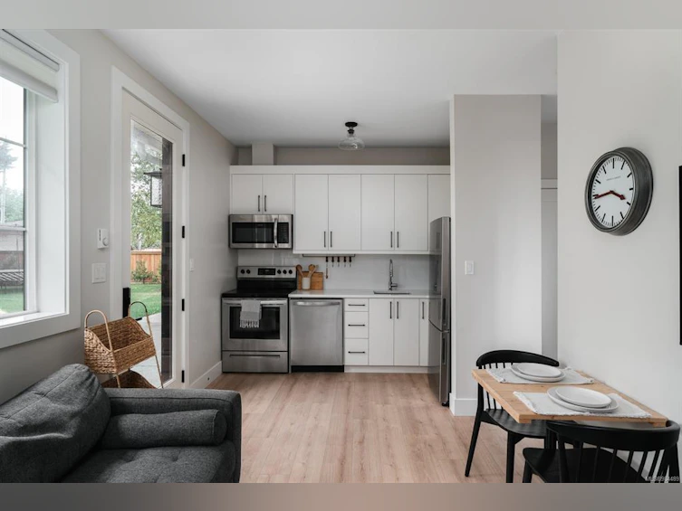 9344 East Saanich Road, North Saanich, BC, V8L 1H9 - 40