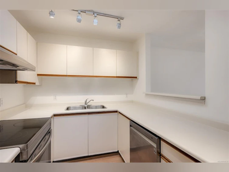 404-2647 Graham Street, Victoria, BC, V8T 3Y8 - 4