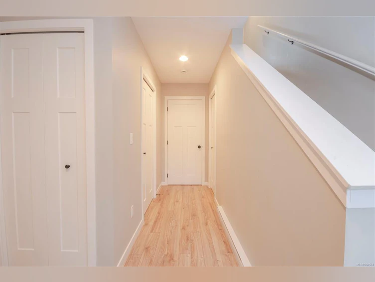 493 Stirling Avenue, Nanaimo, BC, V9R 5R5 - 2