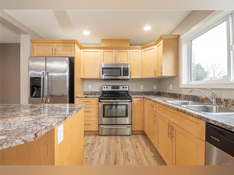 493 Stirling Avenue, Nanaimo, BC, V9R 5R5 - 8