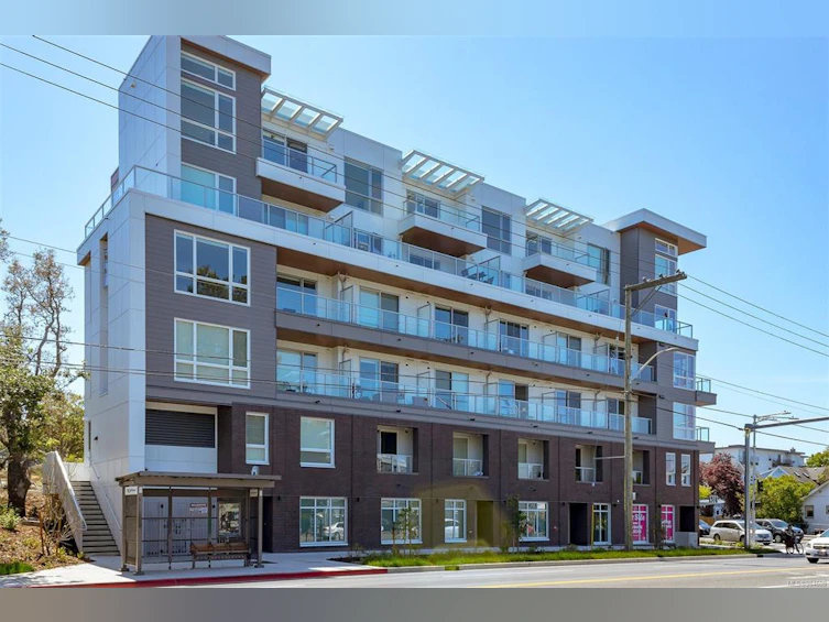 411-1301 Hillside Avenue, Victoria, BC, V8T 0E3 - 5