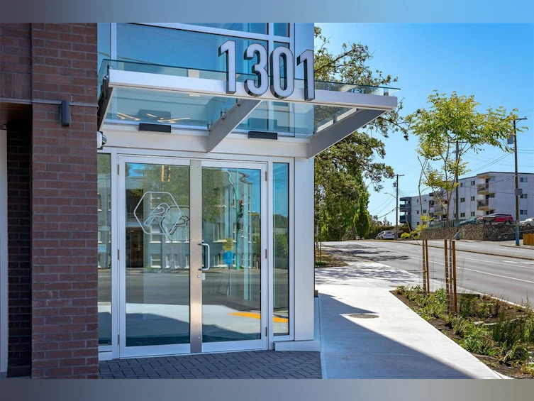 411-1301 Hillside Avenue, Victoria, BC, V8T 0E3 - 6