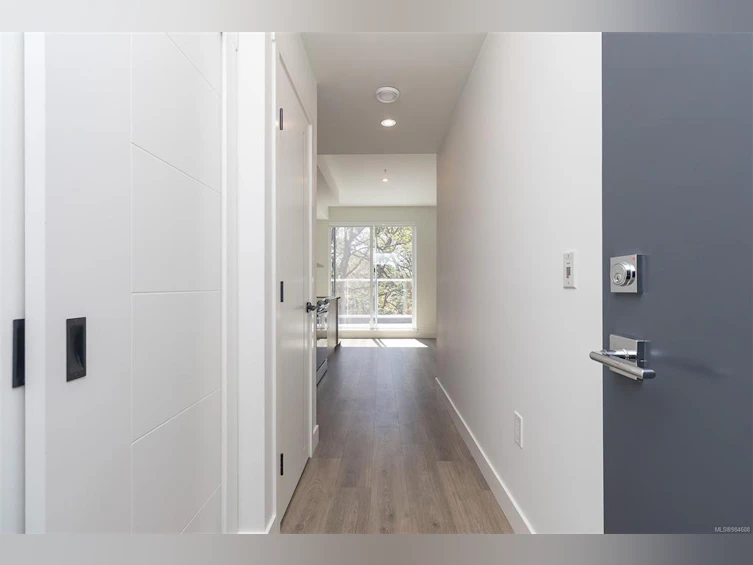 411-1301 Hillside Avenue, Victoria, BC, V8T 0E3 - 9