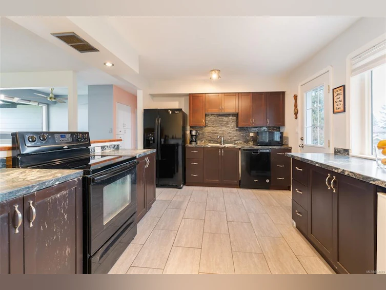 726 Nanoose Avenue, Parksville, BC, V9P 1E9 - 17