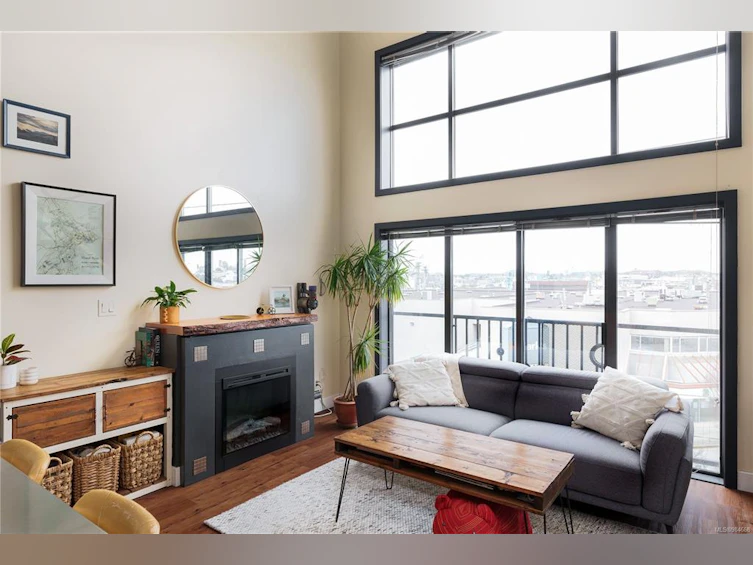 303-555 Chatham Street, Victoria, BC, V8T 1E1 - 2