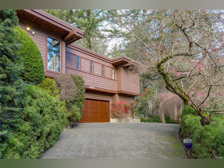 4464 Sunnywood Place, Saanich, BC, V8X 4N4 - 4