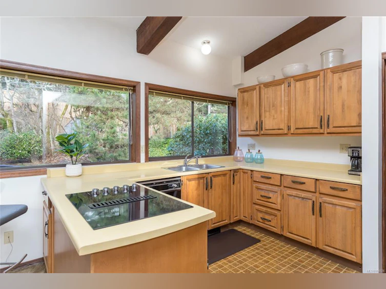4464 Sunnywood Place, Saanich, BC, V8X 4N4 - 20