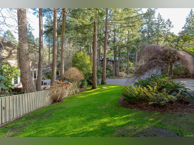 4464 Sunnywood Place, Saanich, BC, V8X 4N4 - 48