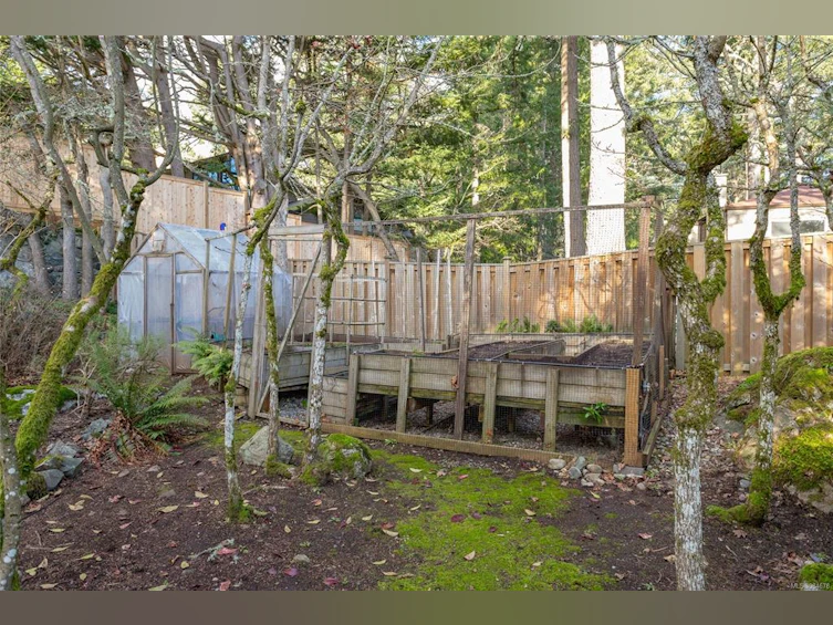4464 Sunnywood Place, Saanich, BC, V8X 4N4 - 55