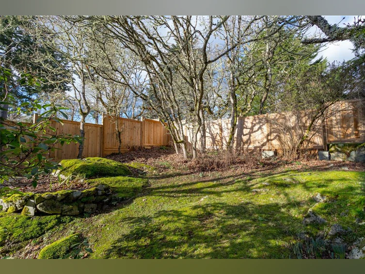 4464 Sunnywood Place, Saanich, BC, V8X 4N4 - 57
