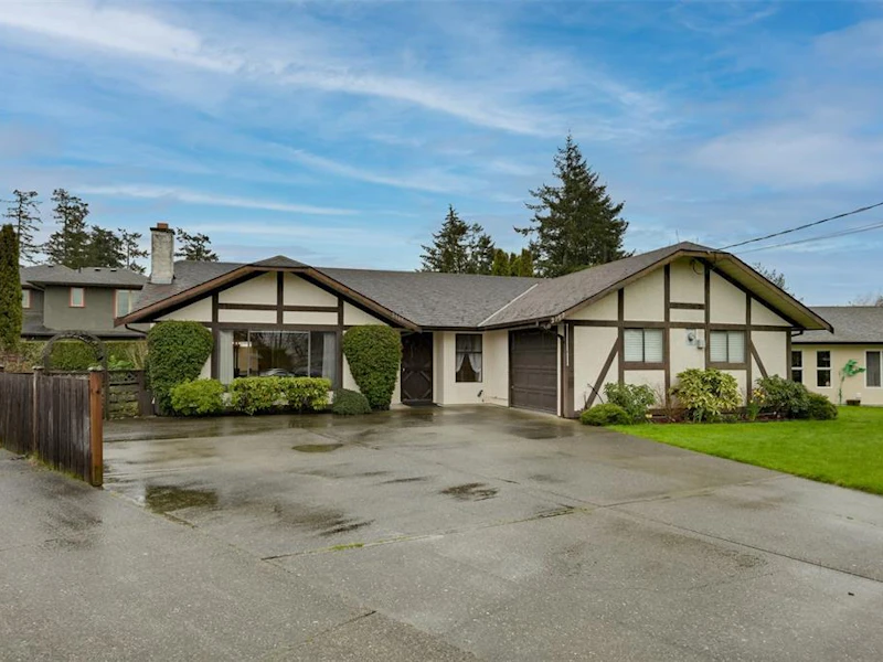 2157 Naomi Place, Sidney BC V8L 4T2