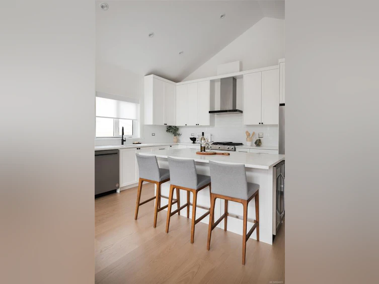 2283 Weiler Avenue, Sidney, BC, V8L 1R9 - 9