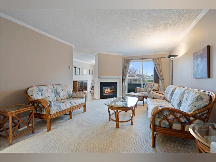 206-2349 James White Boulevard, Sidney, BC, V8L 1Z7 - 4
