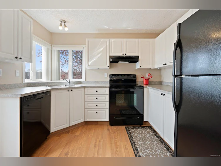 206-2349 James White Boulevard, Sidney, BC, V8L 1Z7 - 5