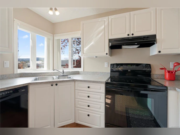 206-2349 James White Boulevard, Sidney, BC, V8L 1Z7 - 6