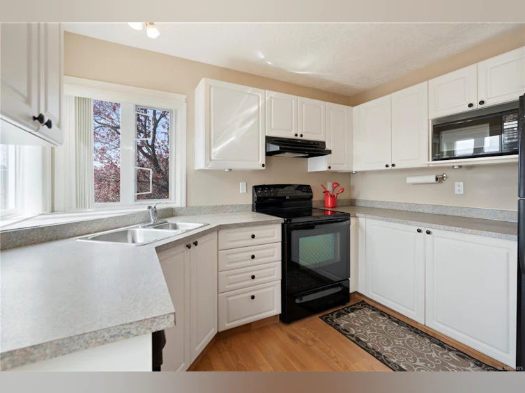 206-2349 James White Boulevard, Sidney, BC, V8L 1Z7 - 7