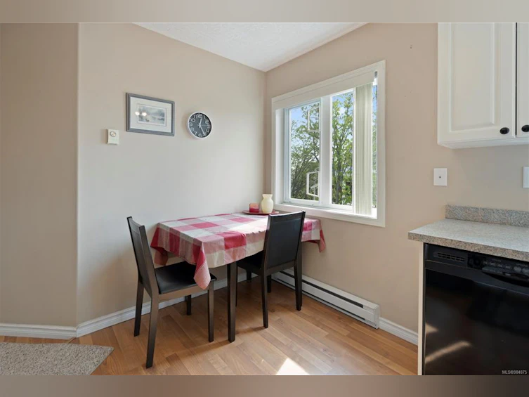 206-2349 James White Boulevard, Sidney, BC, V8L 1Z7 - 9