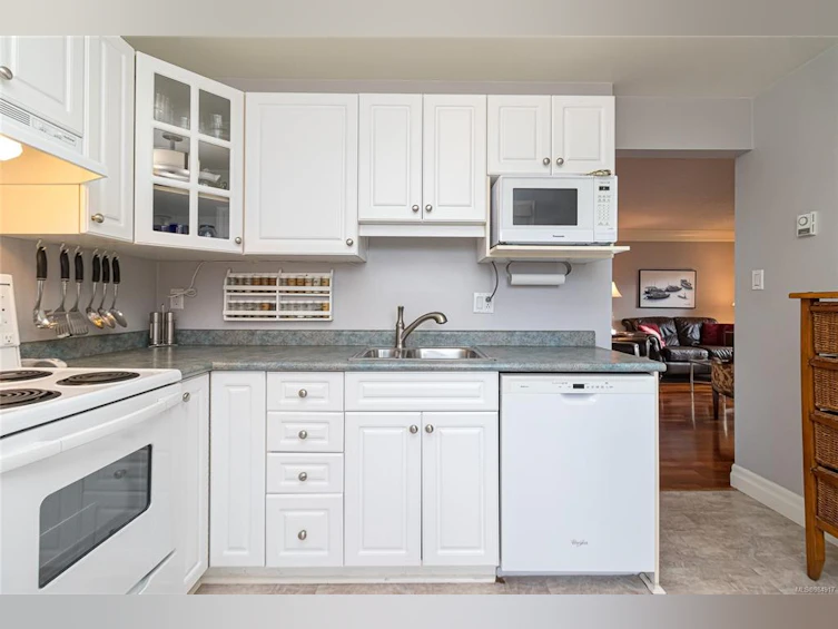 106-949 Cloverdale Avenue, Saanich, BC, V8X 2T4 - 12