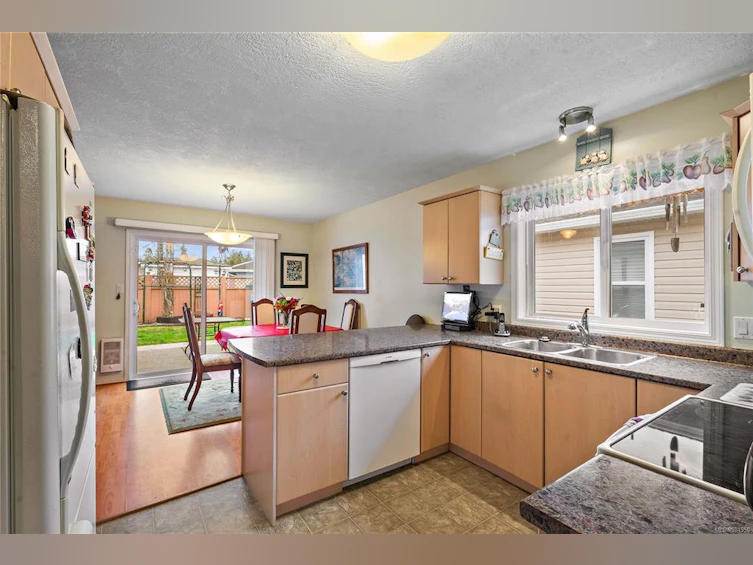 39-7570 Tetayut Road, Central Saanich, BC, V8S 4C2 - 3