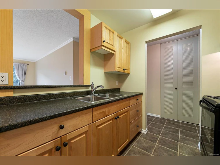 205-1600 Dufferin Crescent, Nanaimo, BC, V9S 5N2 - 3