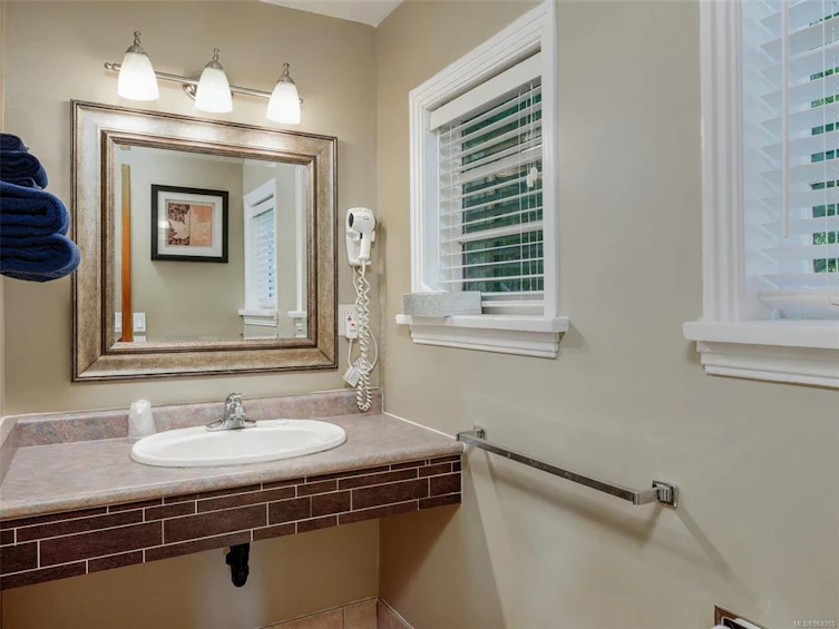 300 Meadow Way, Mill Bay, BC, V0R 2L0 - 28