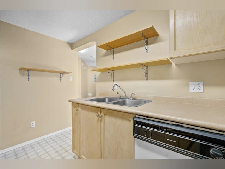 8-930 North Park Street, Victoria, BC, V8T 1C6 - 7