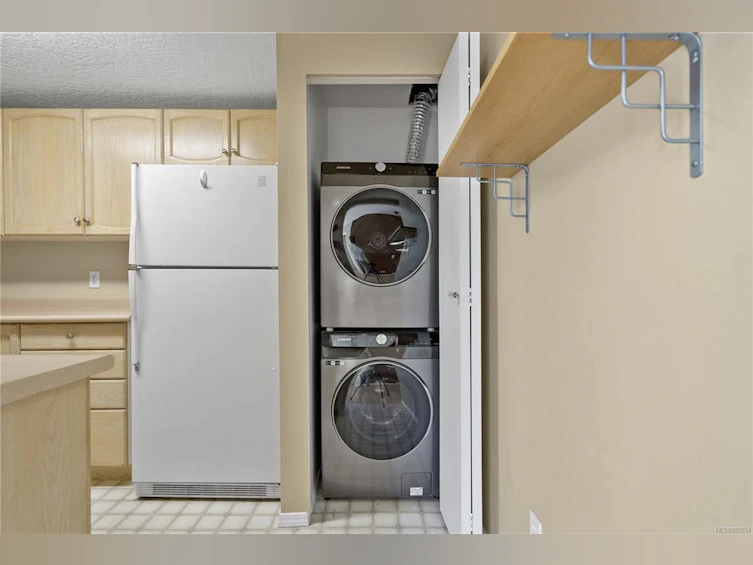 8-930 North Park Street, Victoria, BC, V8T 1C6 - 8