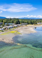 3257 Island Highway