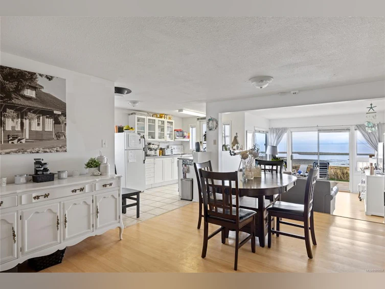 3257 Island Highway, Qualicum Beach, BC, V9K 2C6 - 8