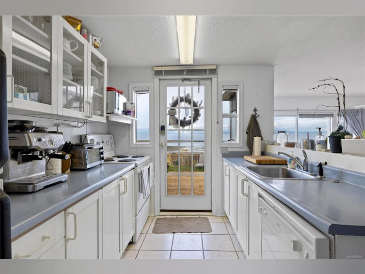 3257 Island Highway, Qualicum Beach, BC, V9K 2C6 - 9