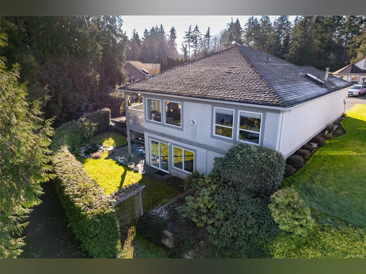 677 Windward Way, Qualicum Beach, BC, V9K 2K4 - 2