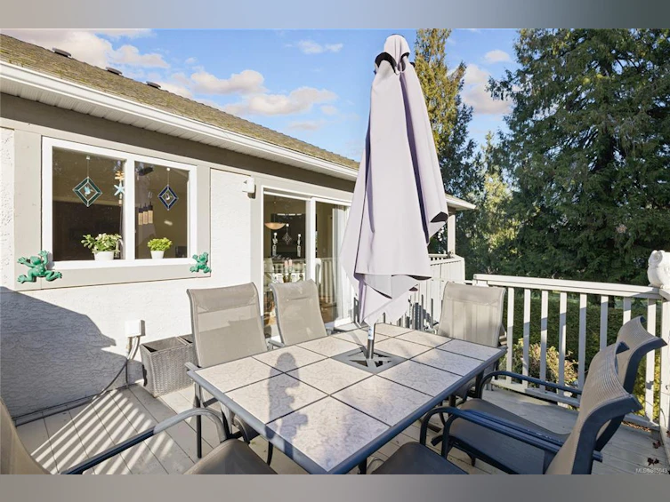 677 Windward Way, Qualicum Beach, BC, V9K 2K4 - 43