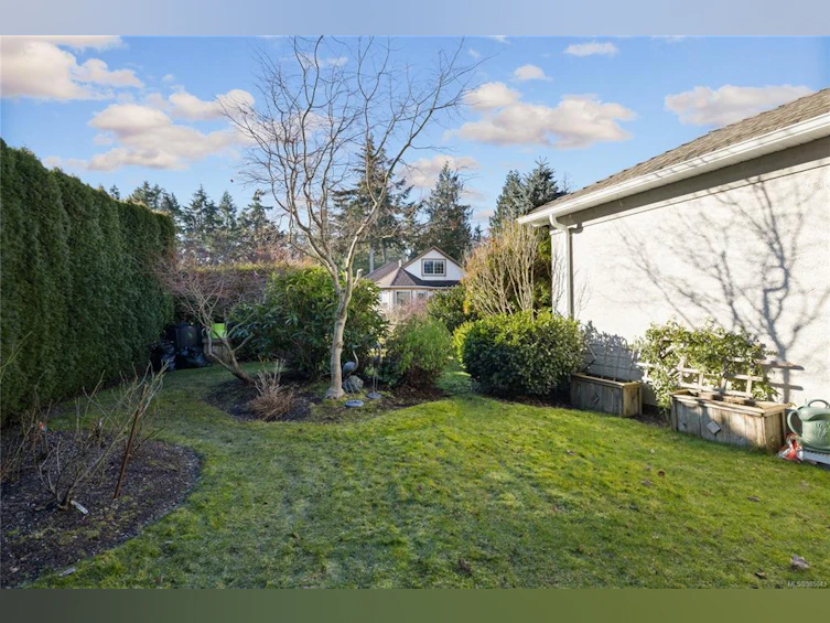 677 Windward Way, Qualicum Beach, BC, V9K 2K4 - 44
