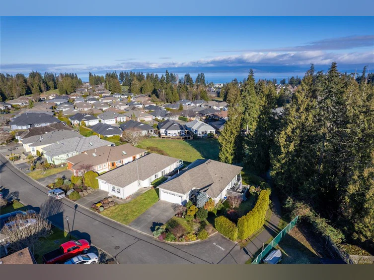 677 Windward Way, Qualicum Beach, BC, V9K 2K4 - 45